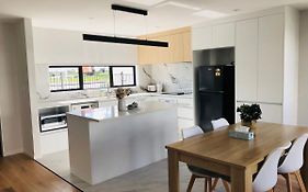 Modern & Luxurious Home 3